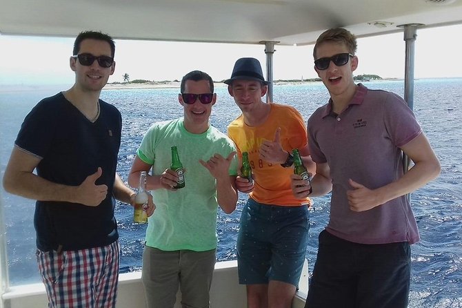 Yacht tour with local guide & snorkeling activities - From Kralendijk to the pier: the smooth start that matters