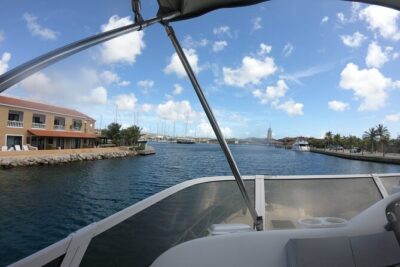 Yacht tour with local guide & snorkeling activities - The main event: cruising views, then Klein Bonaire snorkeling