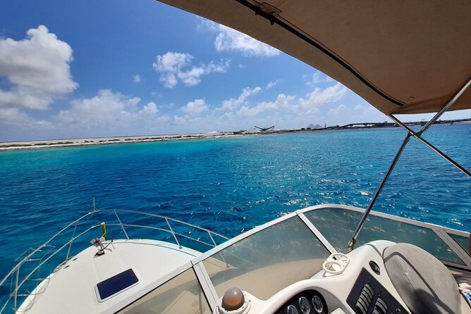 Yacht tour with local guide & snorkeling activities - A few crew details that affect the vibe