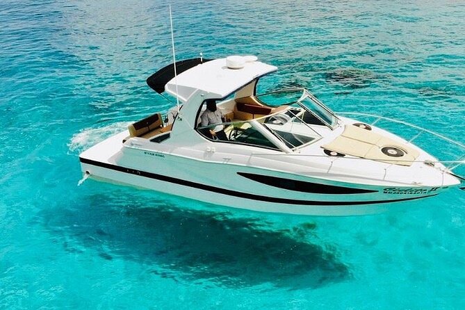 Yacht with visit to heaven cie service snorkell included - Setting off from San Miguel: the vibe of a private yacht day